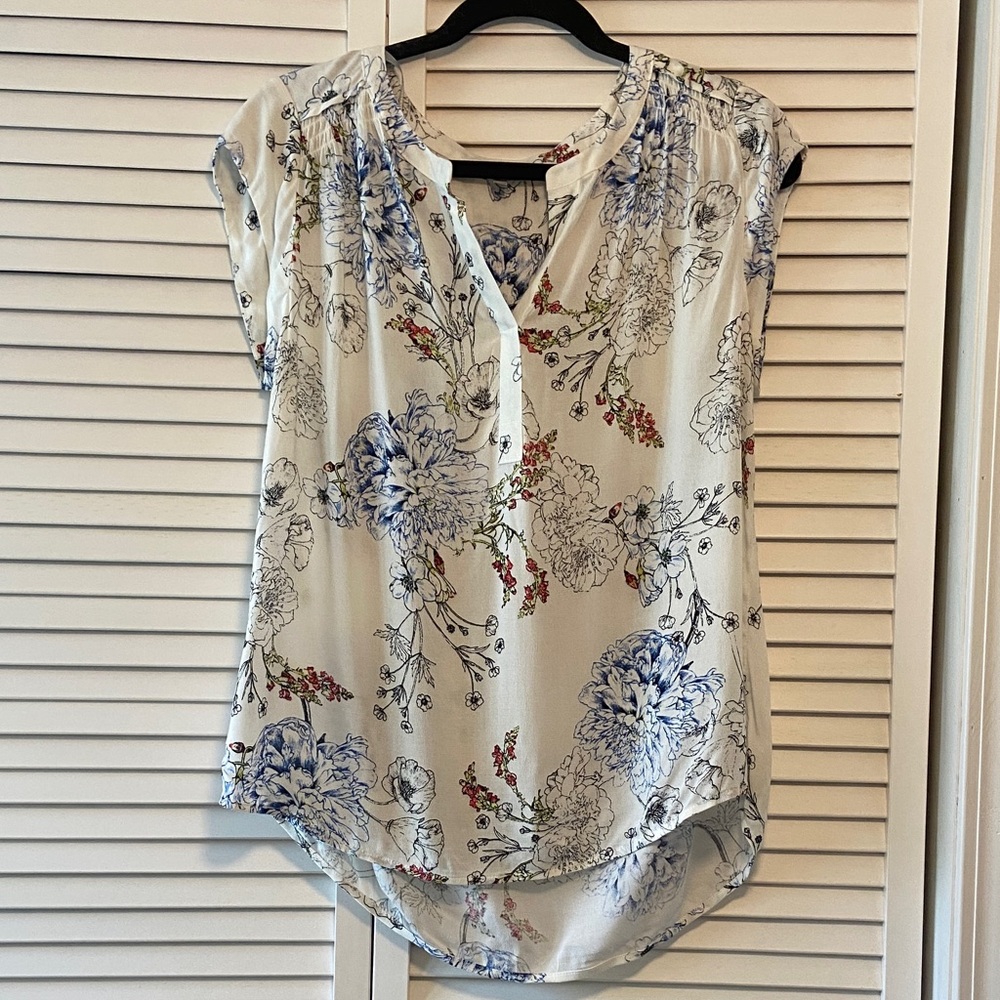 Danielrainn Womans V-Neck Floral Cap-Sleeve Woman’s Blouse Size M
